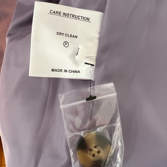 NWT beautiful Lilac size XL with two pockets in front - Picture 5 of 7